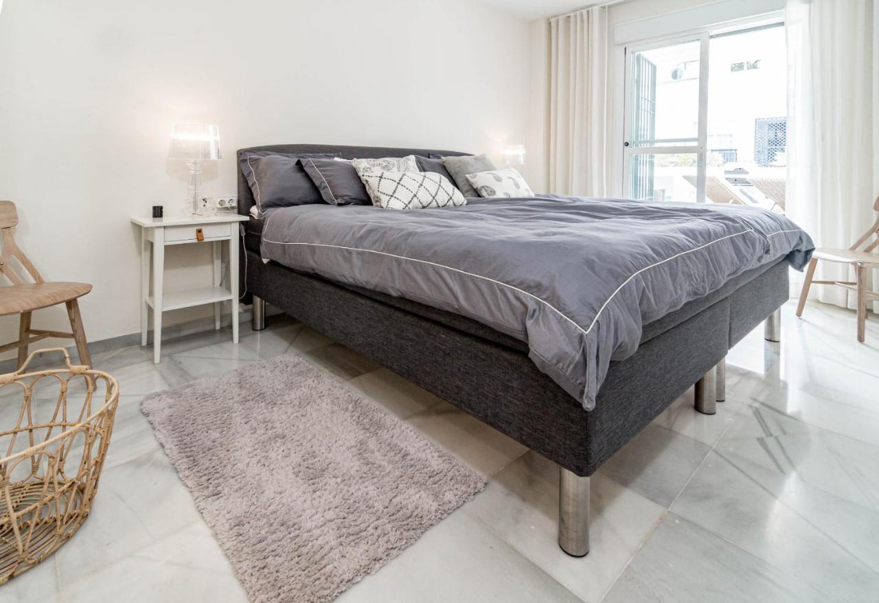 Sensational And Exotic 3-bedroom Retreat In Nueva Andalucia With A Palm Garden Apartment *