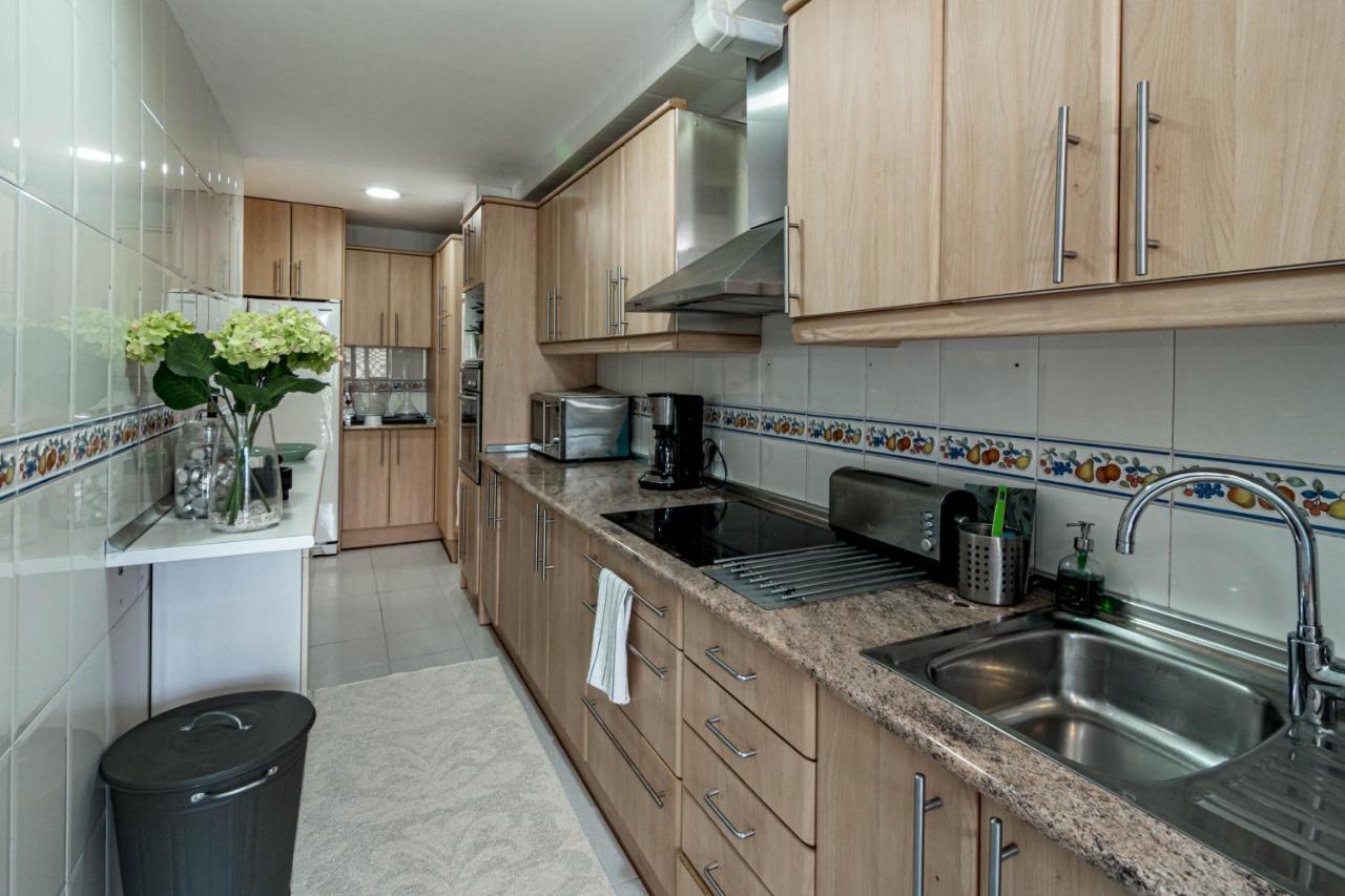 Sensational And Exotic 3-bedroom Retreat In Nueva Andalucia With A Palm Garden *