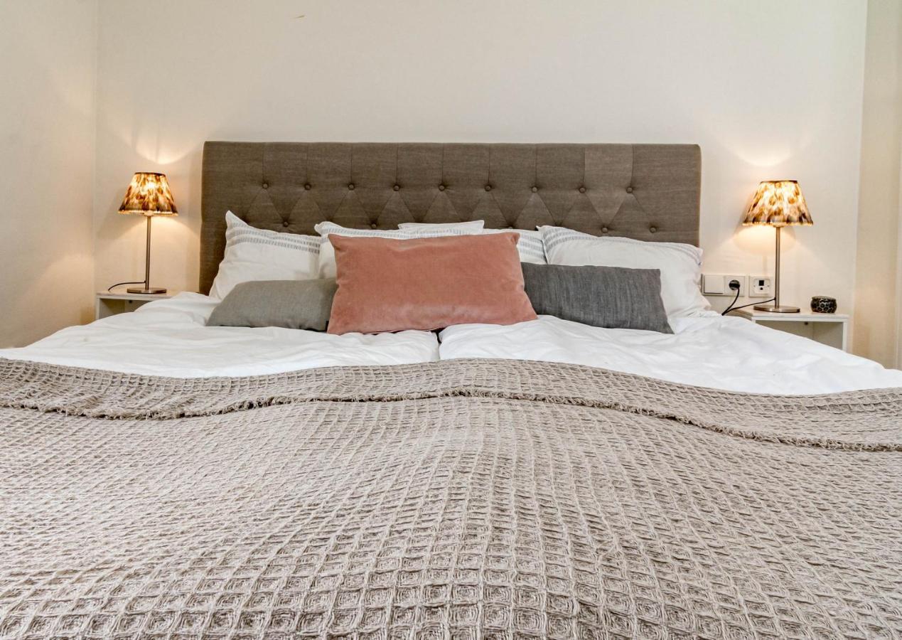 Sensational And Exotic 3-bedroom Retreat In Nueva Andalucia With A Palm Garden *