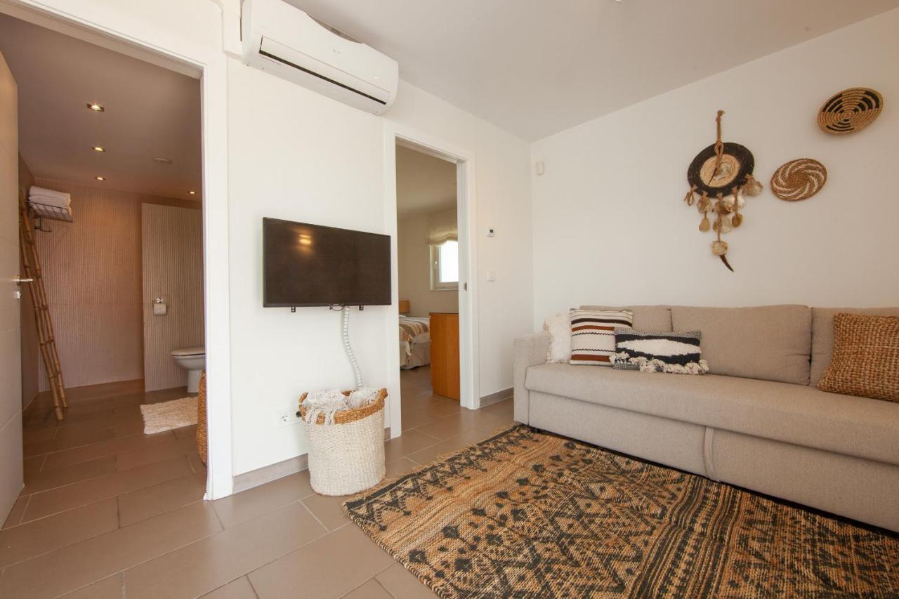 Madrugada, Beachside In Costabella *