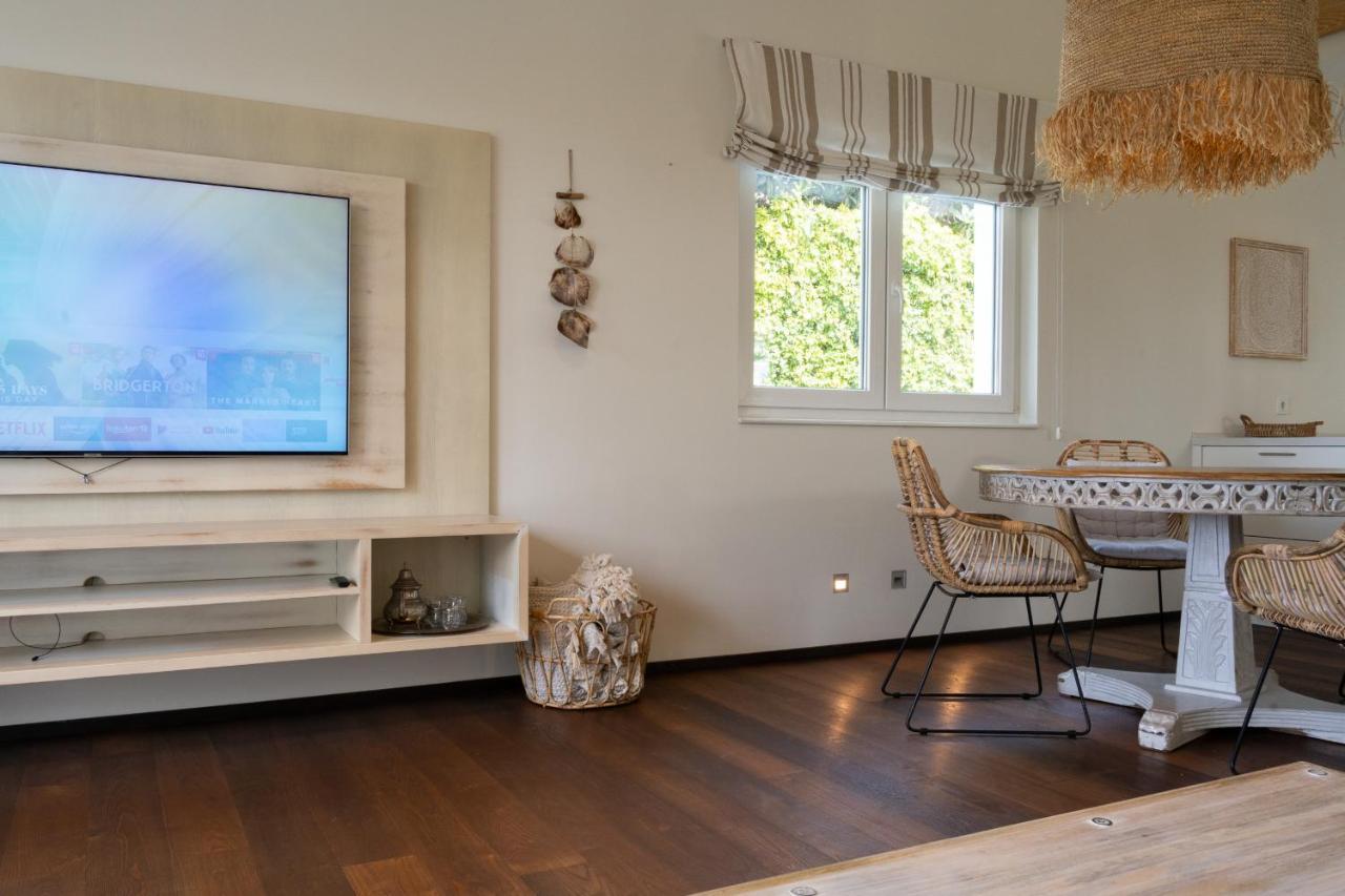 Villa Madrugada, Beachside In Costabella *