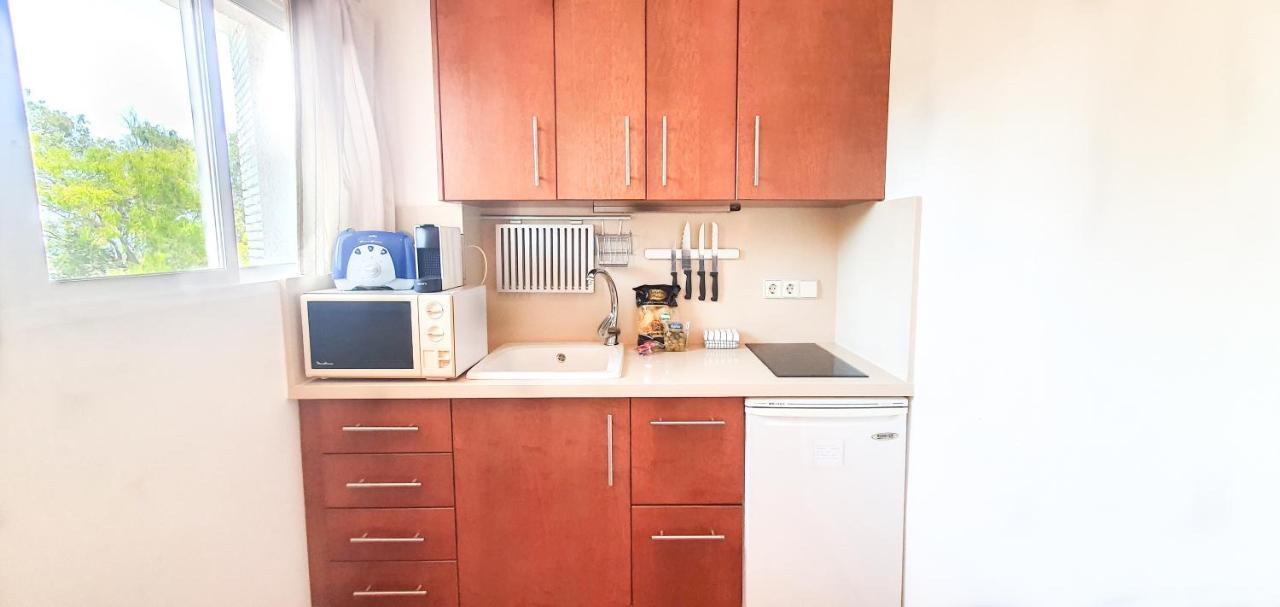 Skol 329 - Spacious Beachfront With Sea Views Apartment *