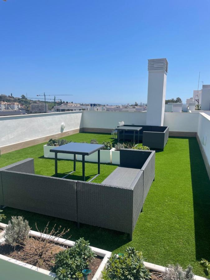 Brand New With Gym&rooftop Pool. *