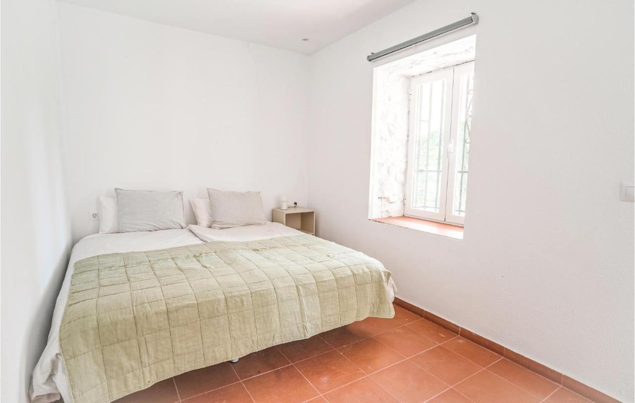 Vakantiehuis Amazing In With Kitchenette *