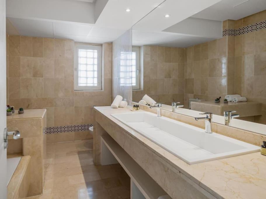 Stylish Sea View In Playas Del Duque Apartamento