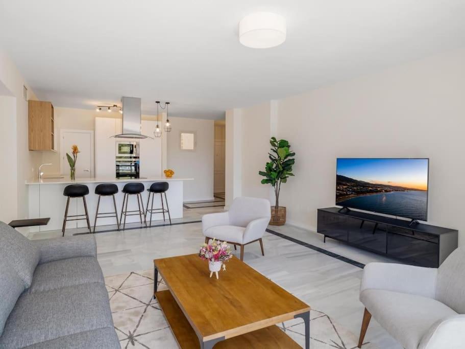 Apartamento Stylish Sea View In Playas Del Duque *