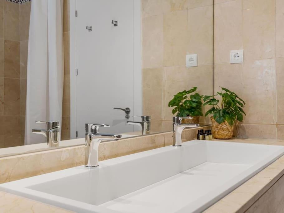 Stylish Sea View In Playas Del Duque Apartamento