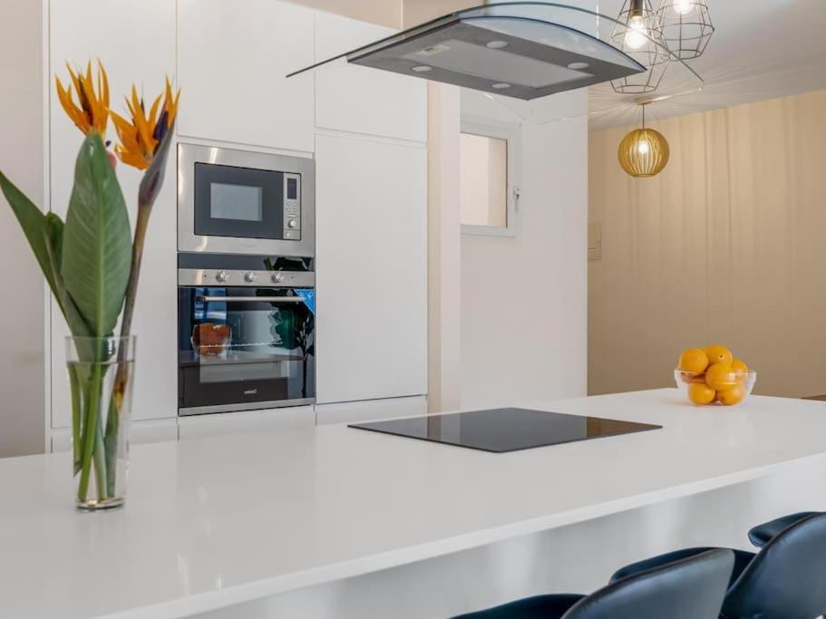 Stylish Sea View In Playas Del Duque