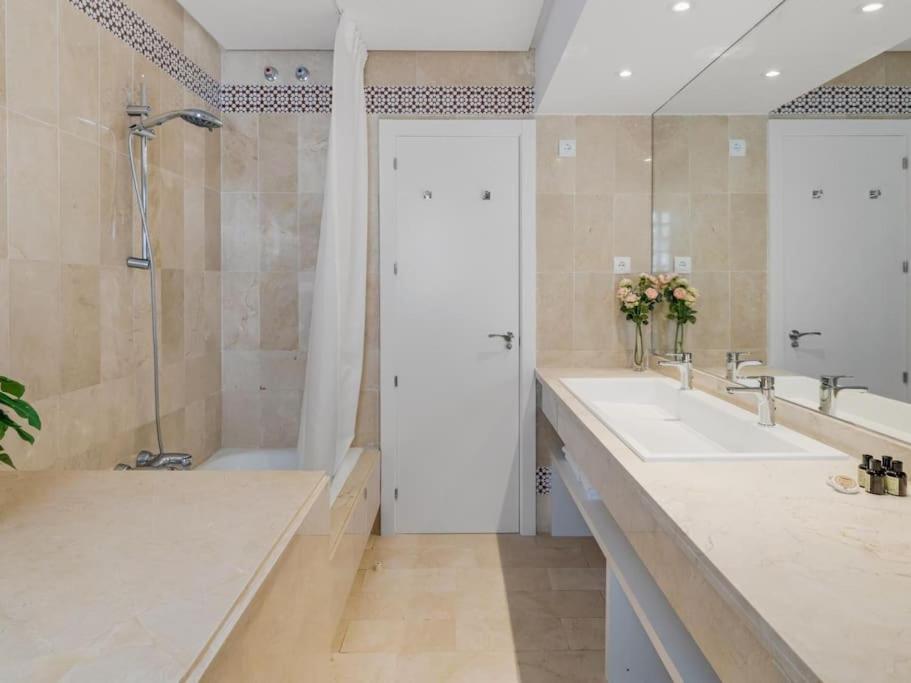 Stylish Sea View In Playas Del Duque