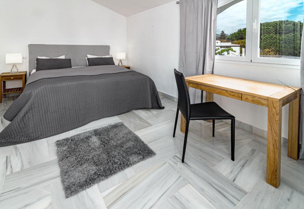 Stunning 4-bedroom Townhouse With Breathtaking Views In