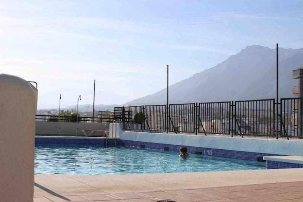Large Modern Beach Front Apartment, Rooftop Pool!! Apartment Marbella