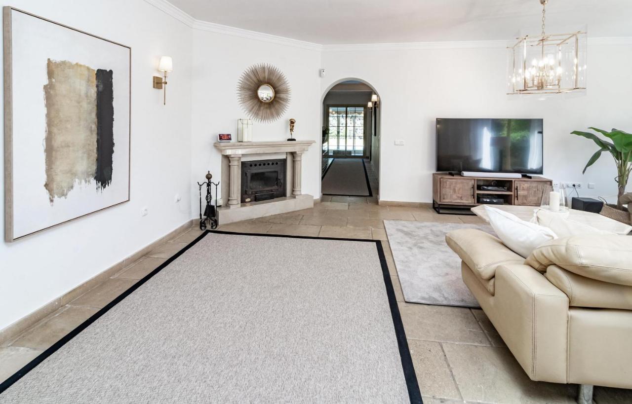 Villa Cln- Spacious 6 Bedroom Next To *