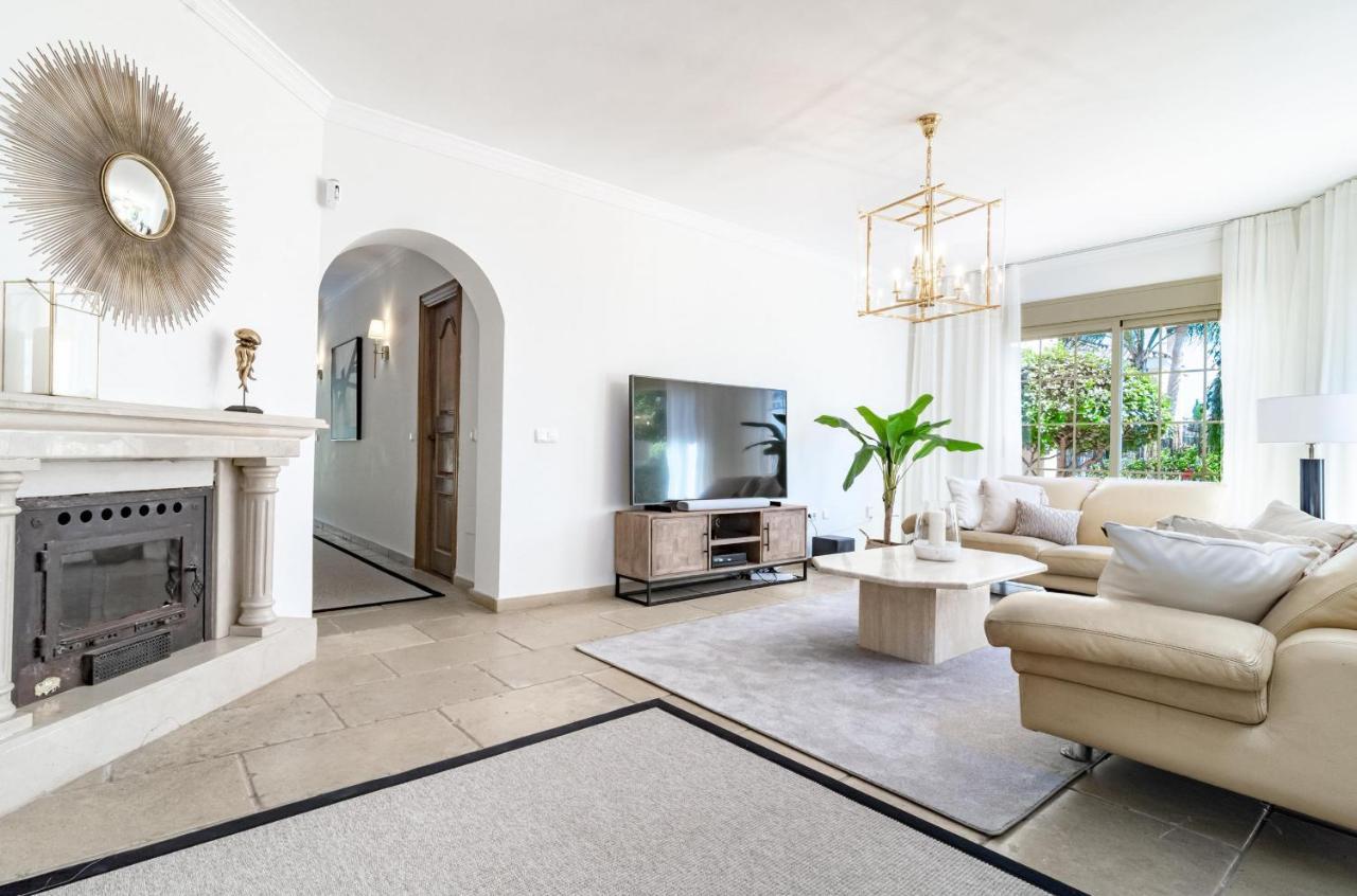 Cln- Spacious 6 Bedroom Next To Villa