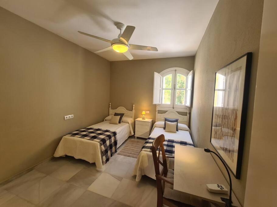 Townhouse In - Walking Distance To Puerto Banus * Marbella