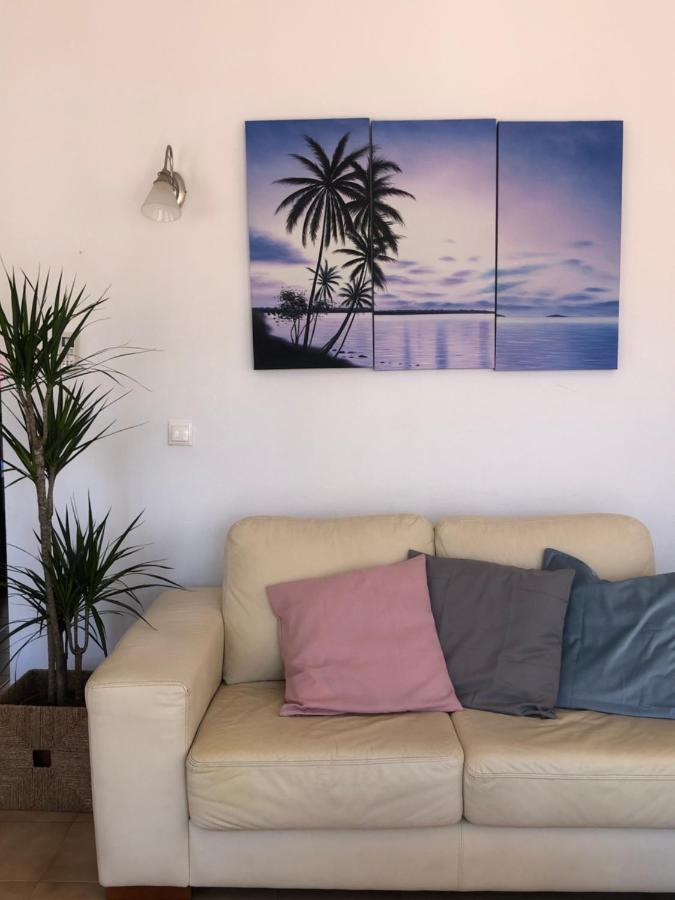 Charming 2 Bed Next To Cabopino Beach, Spain Appartement