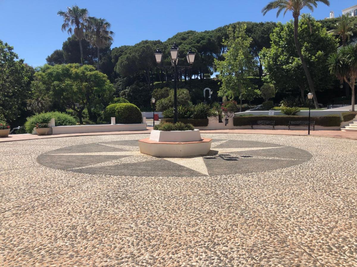 Charming 2 Bed Next To Cabopino Beach, Spain Appartement Marbella