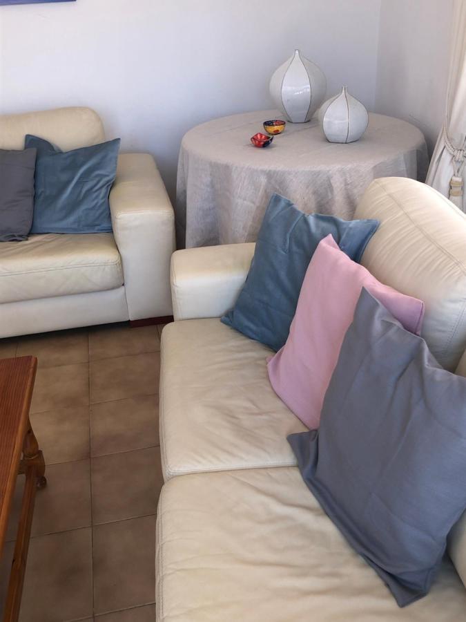 Charming 2 Bed Next To Cabopino Beach, Spain Appartement