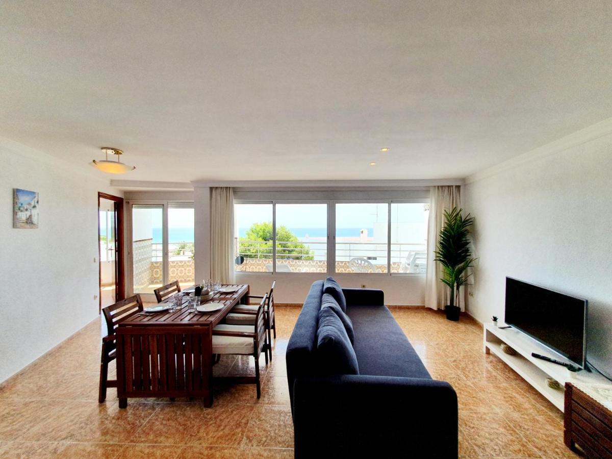 Luna Seafront Apartment Marbella