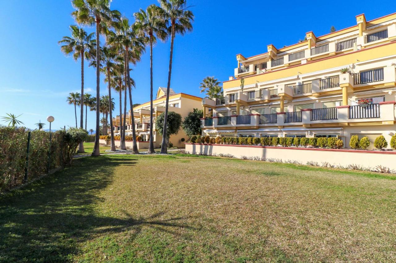 Romana Playa Beachfront Apartment Marbella