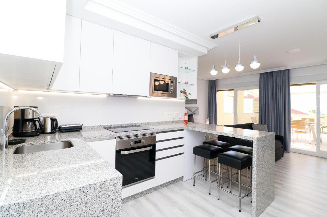 Romana Playa Beachfront Apartment Marbella