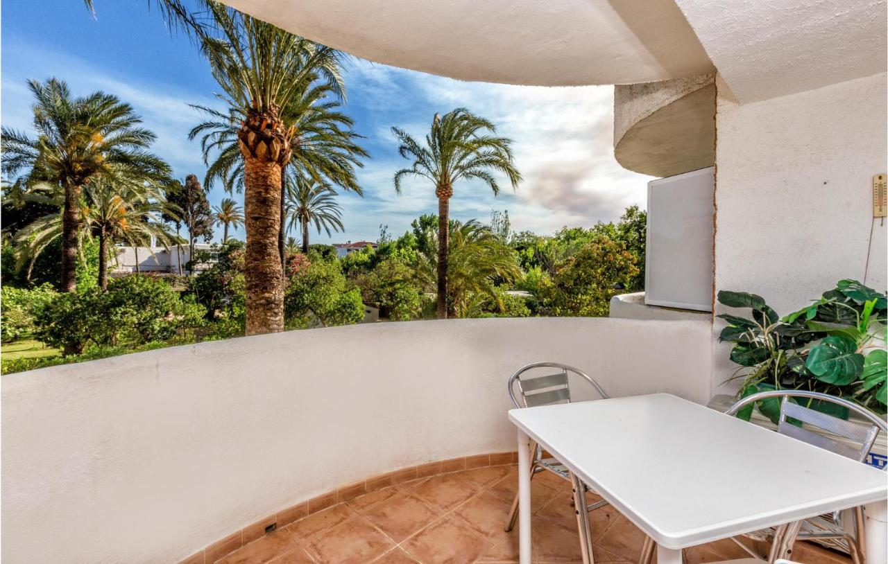 In With Outdoor Swimming Pool And Wifi Appartement