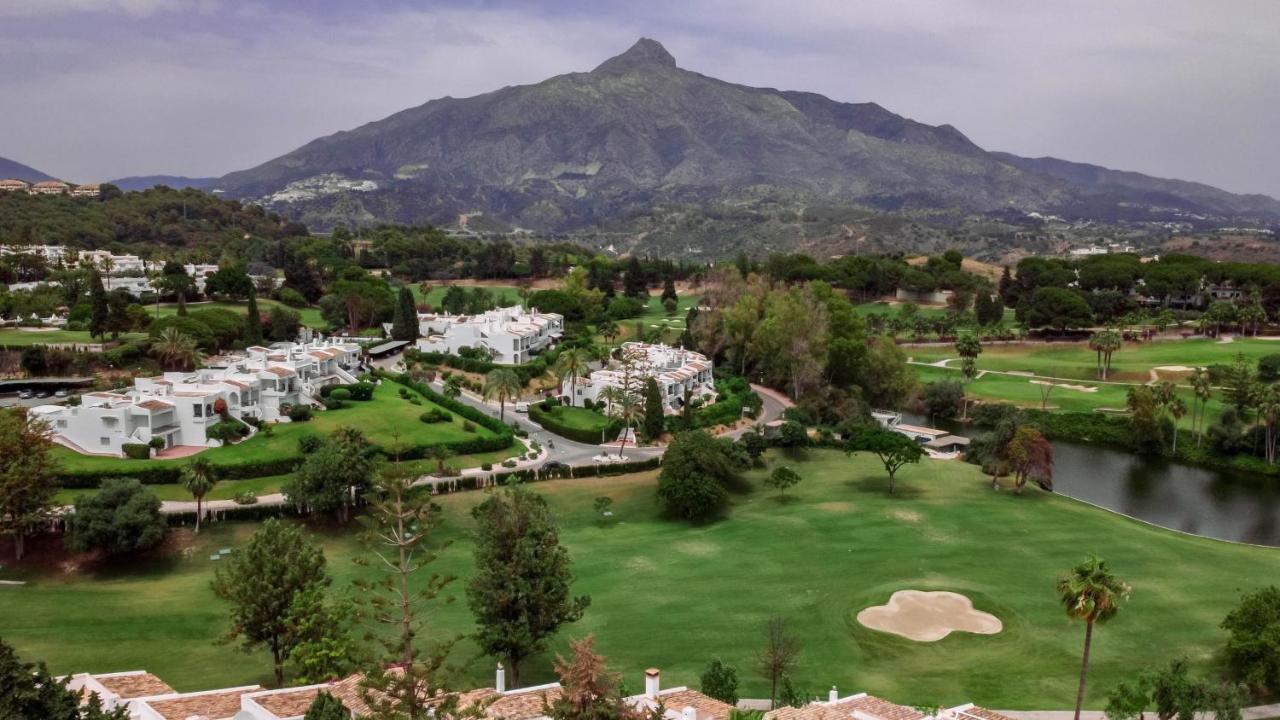 Charming And Modern 3-bedroom Duplex In Aloha Pueblo With Mountain Views Holiday home Marbella