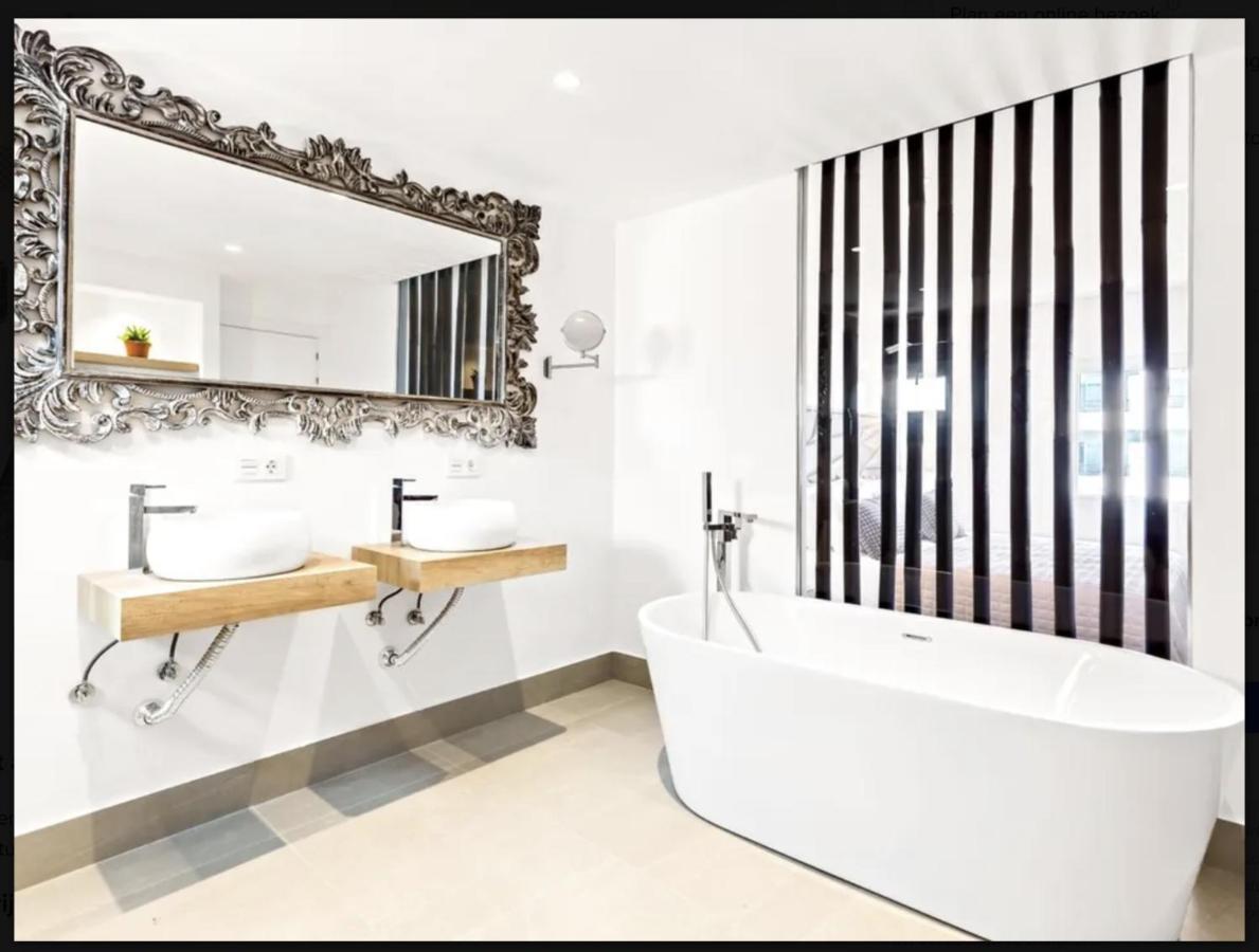 Puerto Banus Luxury Located In Harbor