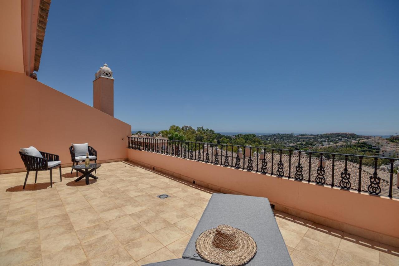 Penthouse With Sea Views In Nueva Andalucia *