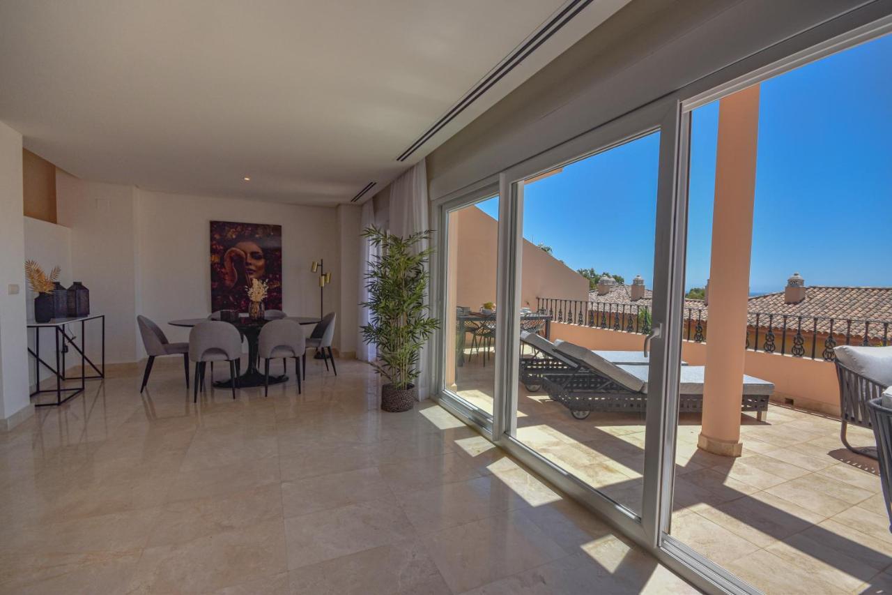 Apartment Penthouse With Sea Views In Nueva Andalucia *