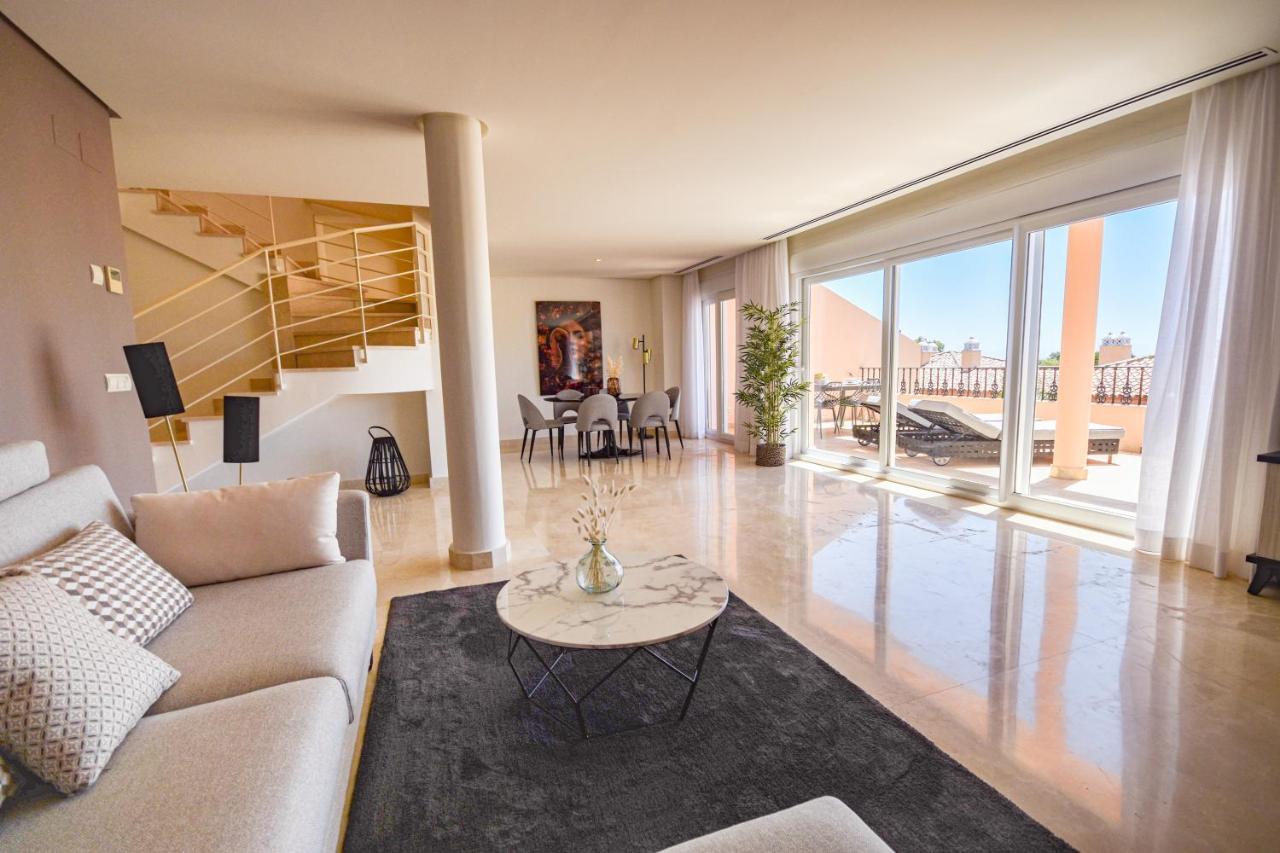 Penthouse With Sea Views In Nueva Andalucia *