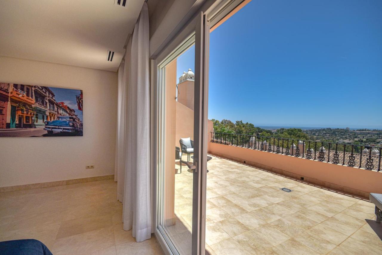 Apartment Penthouse With Sea Views In Nueva Andalucia *