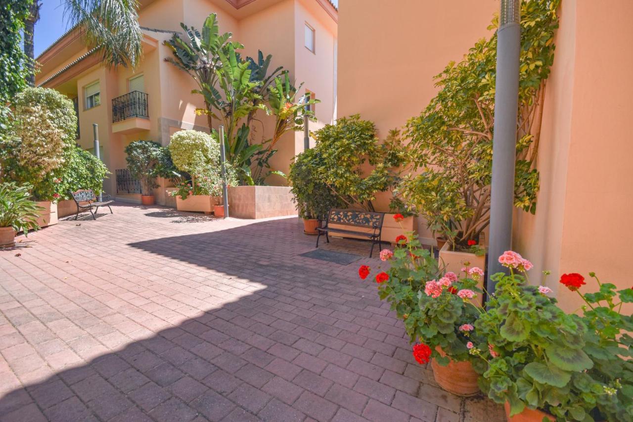 Penthouse With Sea Views In Nueva Andalucia *