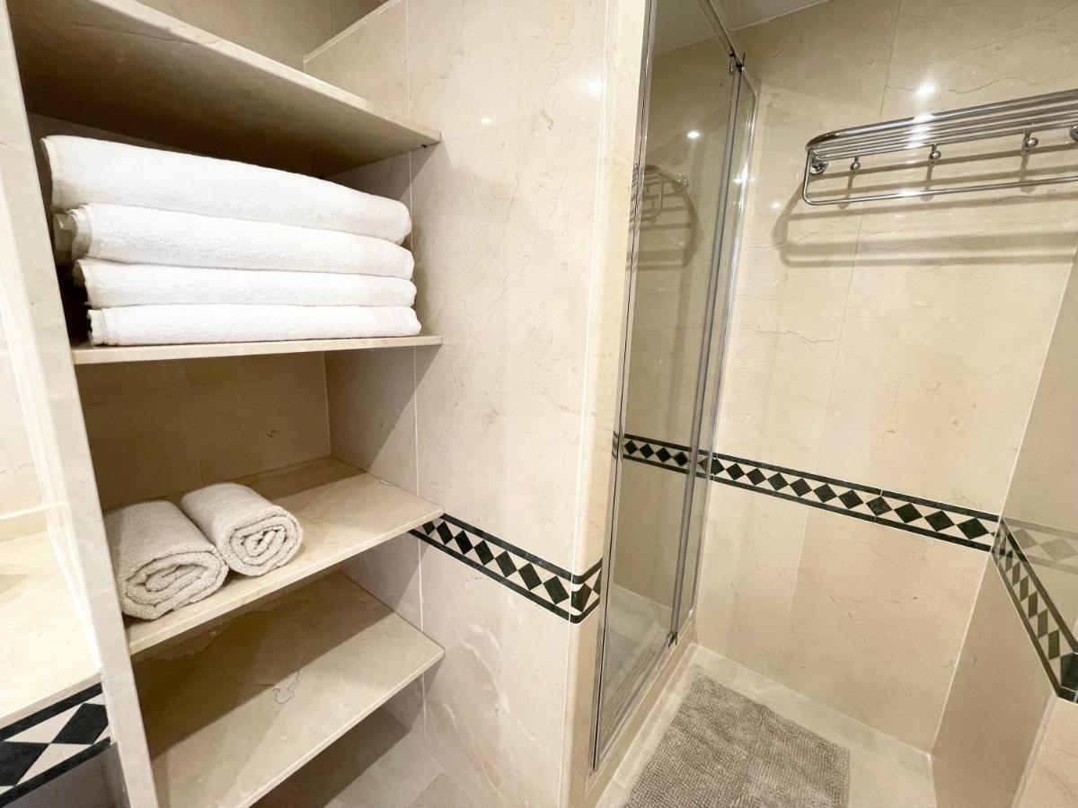 Apartamento Modern 2br With Sea Views In Very Center Of