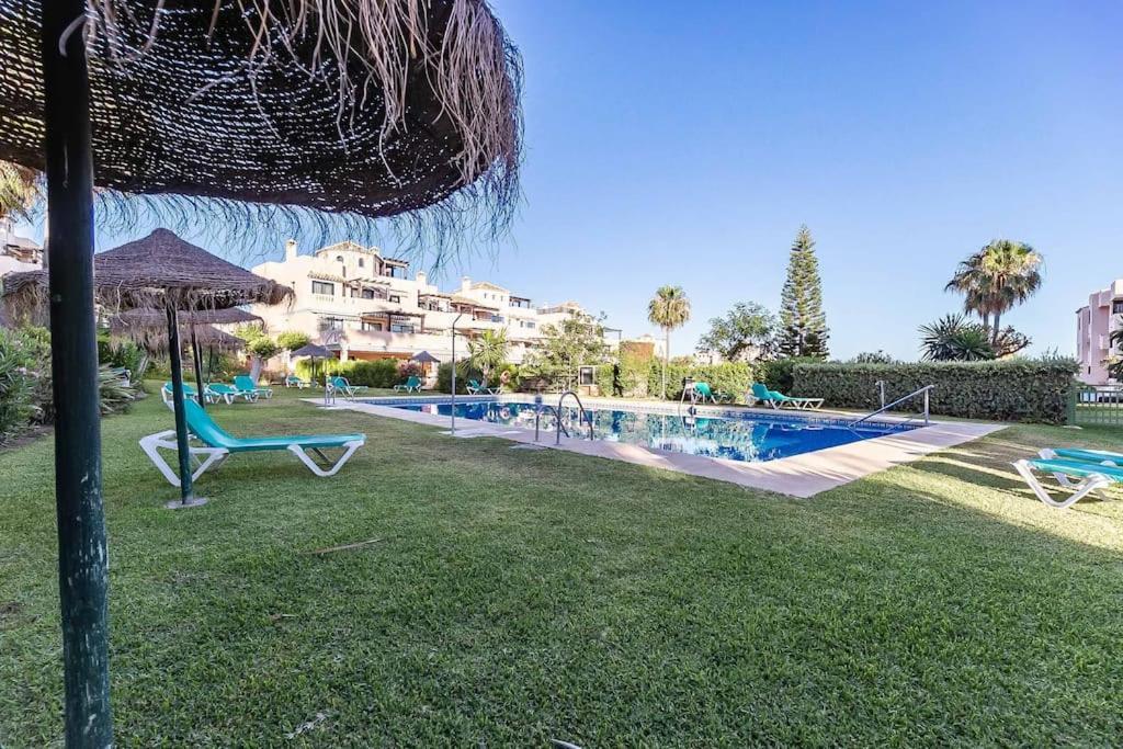 75-apartment With Views In Elviria, Apartamento