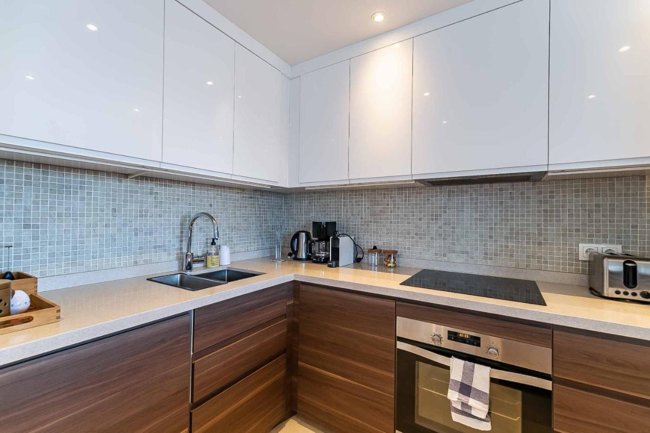 75-apartment With Views In Elviria,