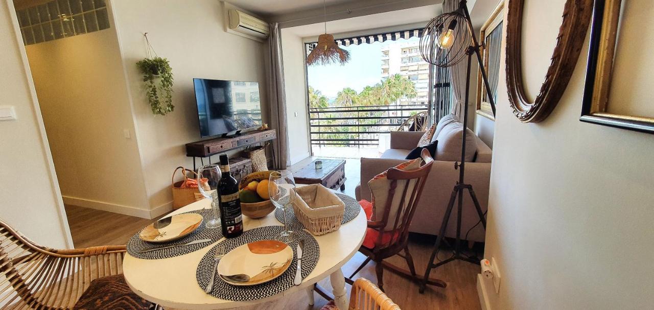 Apartment Stunning On The Beachfront With Sea Views In Center.