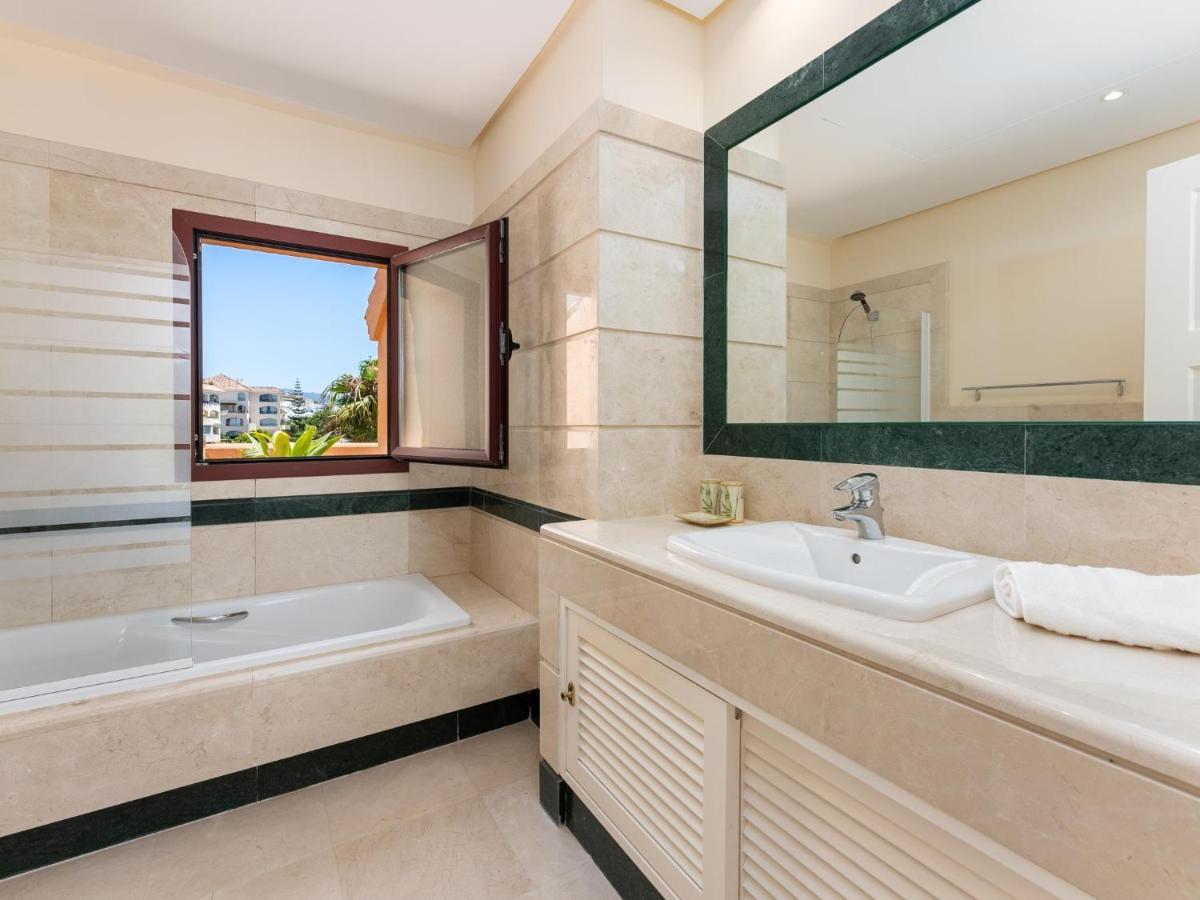 Duplex Penthouse With The Sea Views, Luxury Urbanization Ferienhaus Marbella