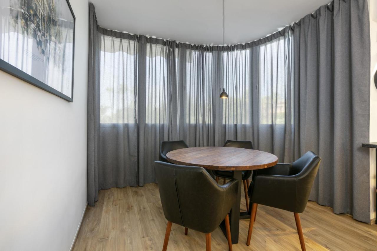Real - 2 Bedroom *