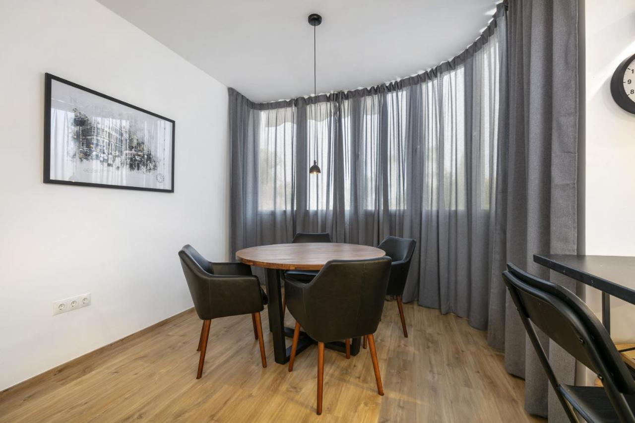 Real - 2 Bedroom Apartment