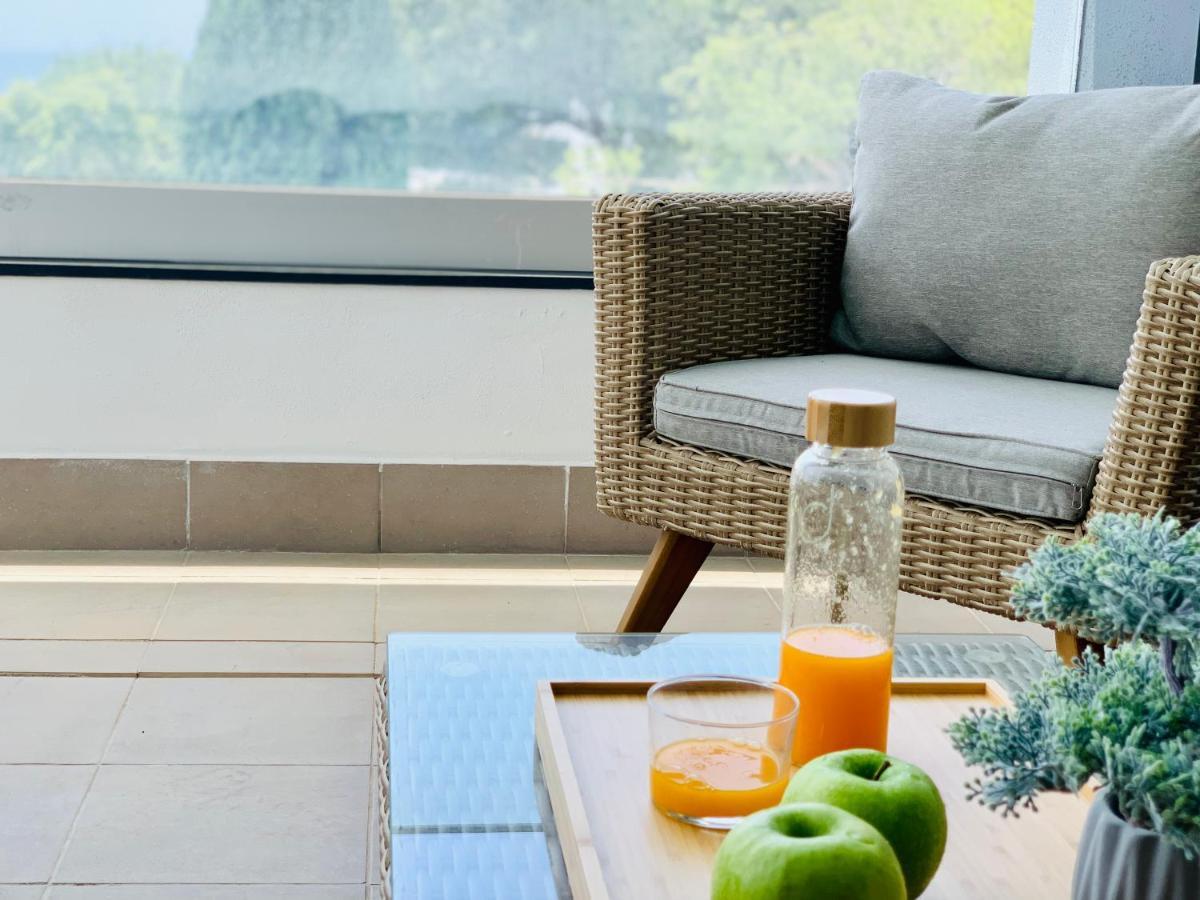 Sea View Luxury New Port Apartment *