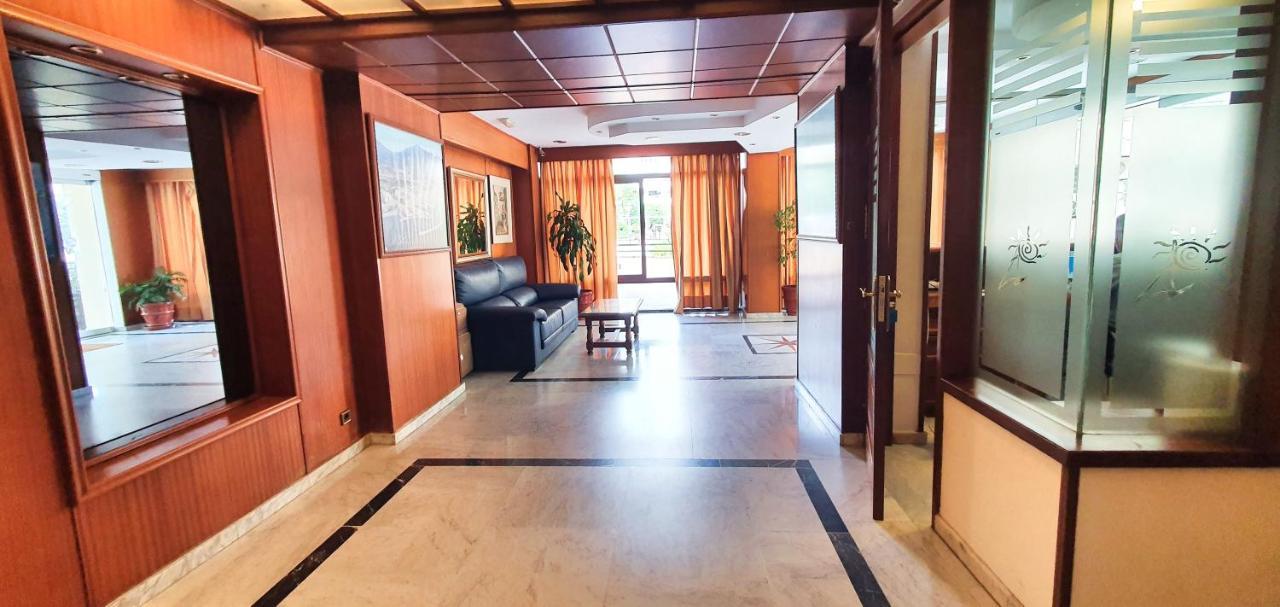 Apartment Stunning On The Beachfront With Sea Views In Center.