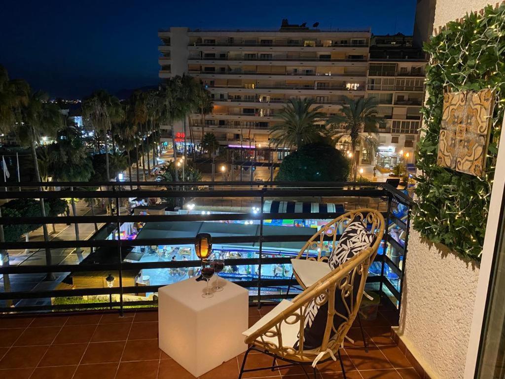 Apartment Stunning On The Beachfront With Sea Views In Center.