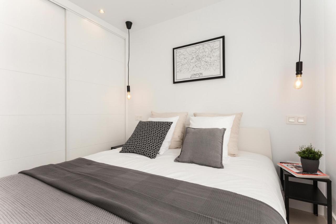 Seaview Flat With Sunny Balcony - Apartment *