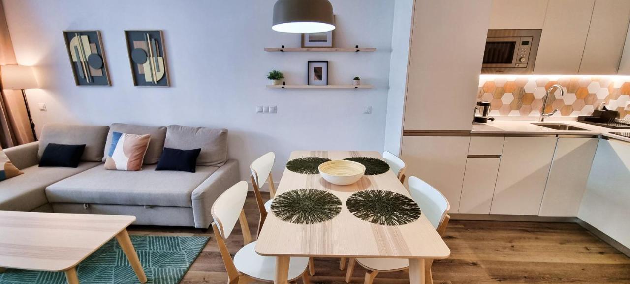 Exclusive Two Bedroom In Centre *