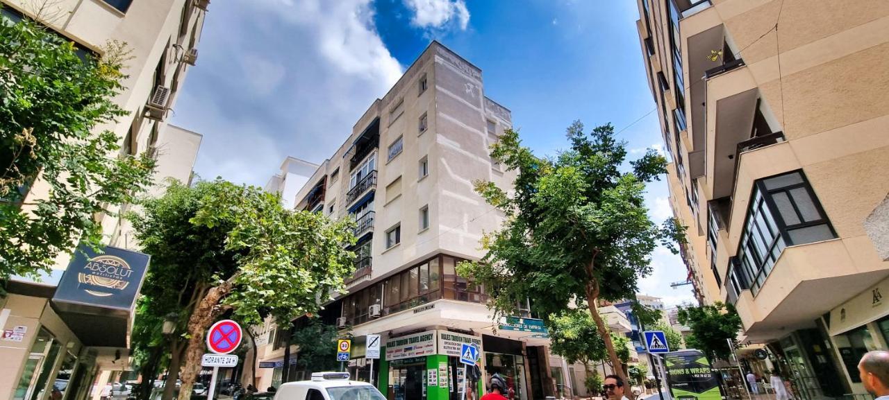 Exclusive Two Bedroom In Centre Apartment *