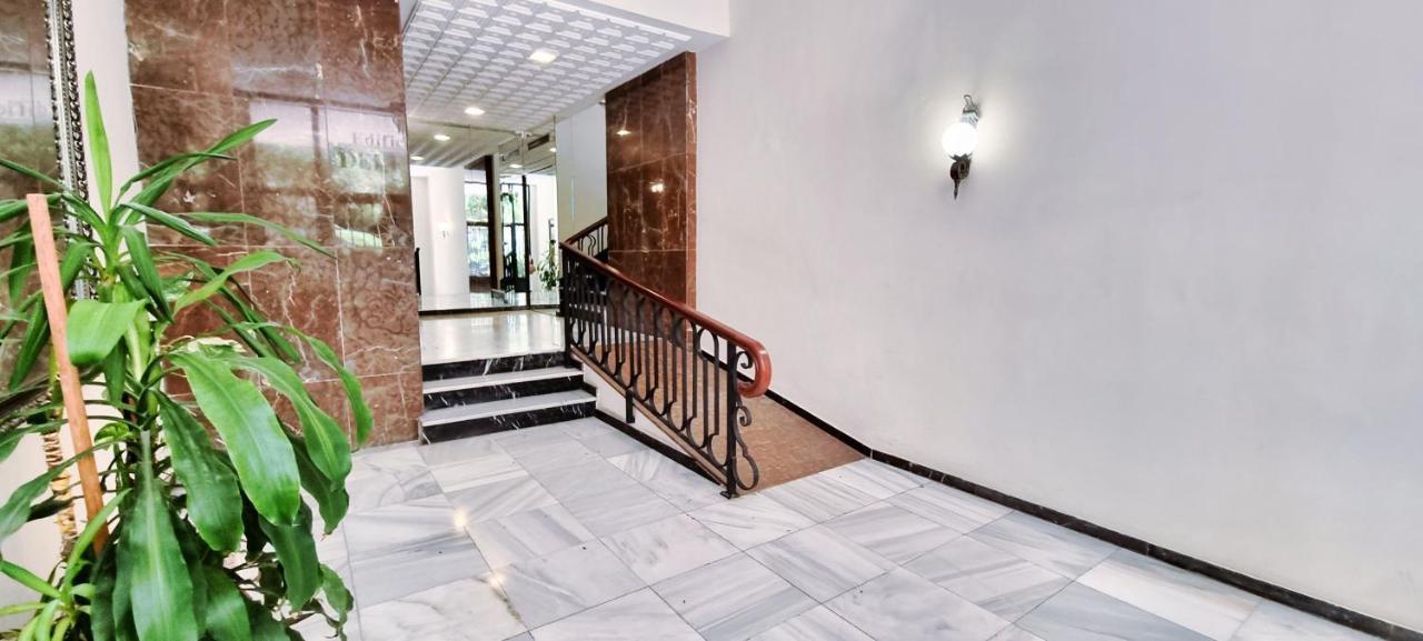 Exclusive Two Bedroom In Centre Apartment