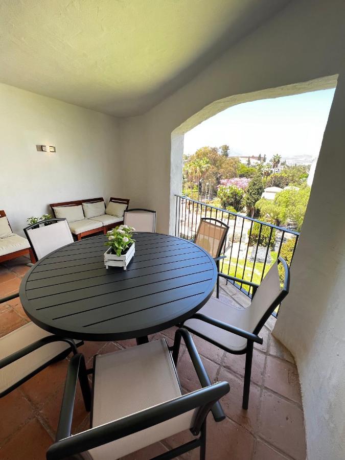 Puerto Banus. Urb Jardines Del Puerto. For Up To 6 Apartamento Marbella