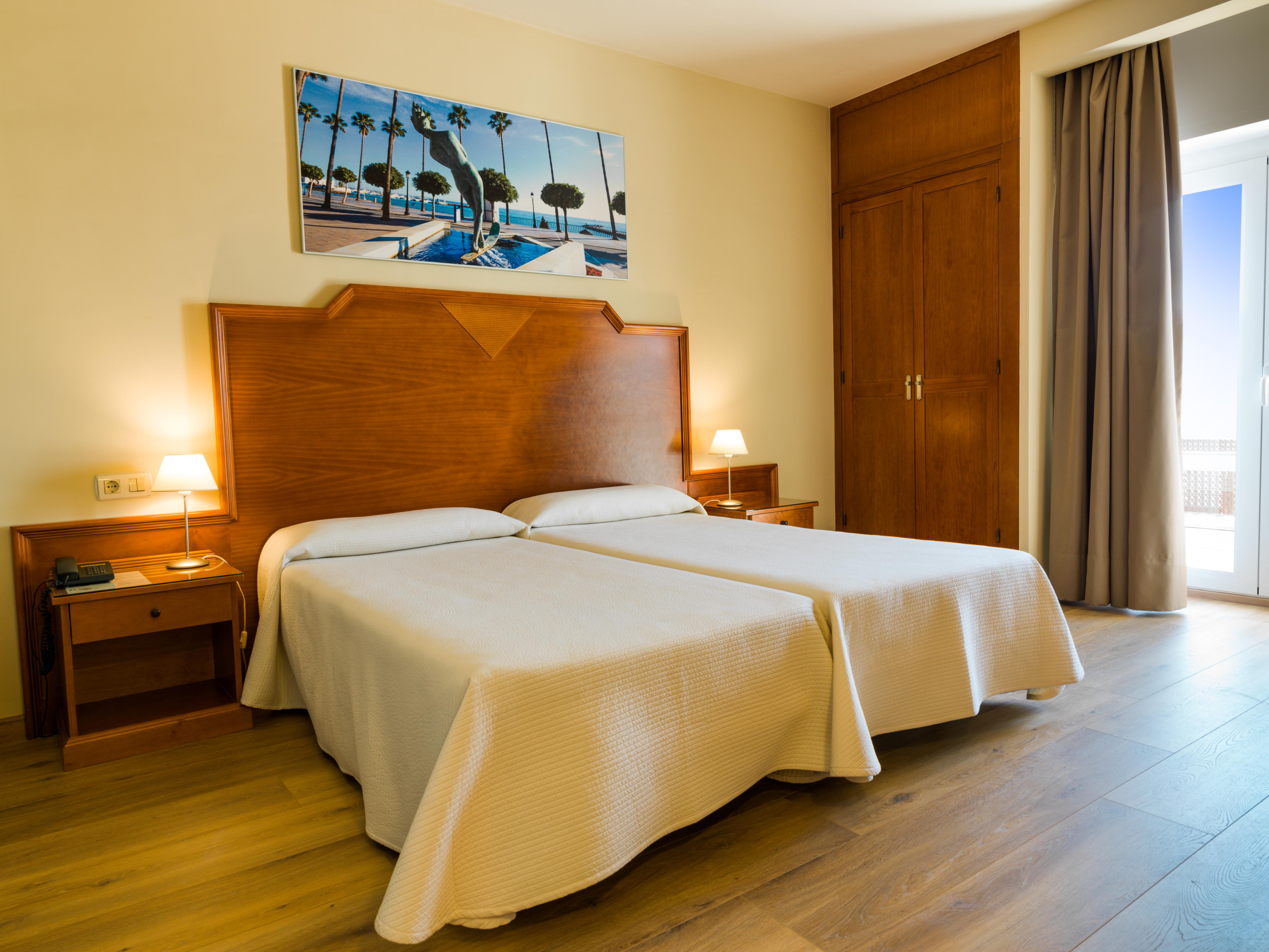 Monarque El Rodeo Hotel 3*