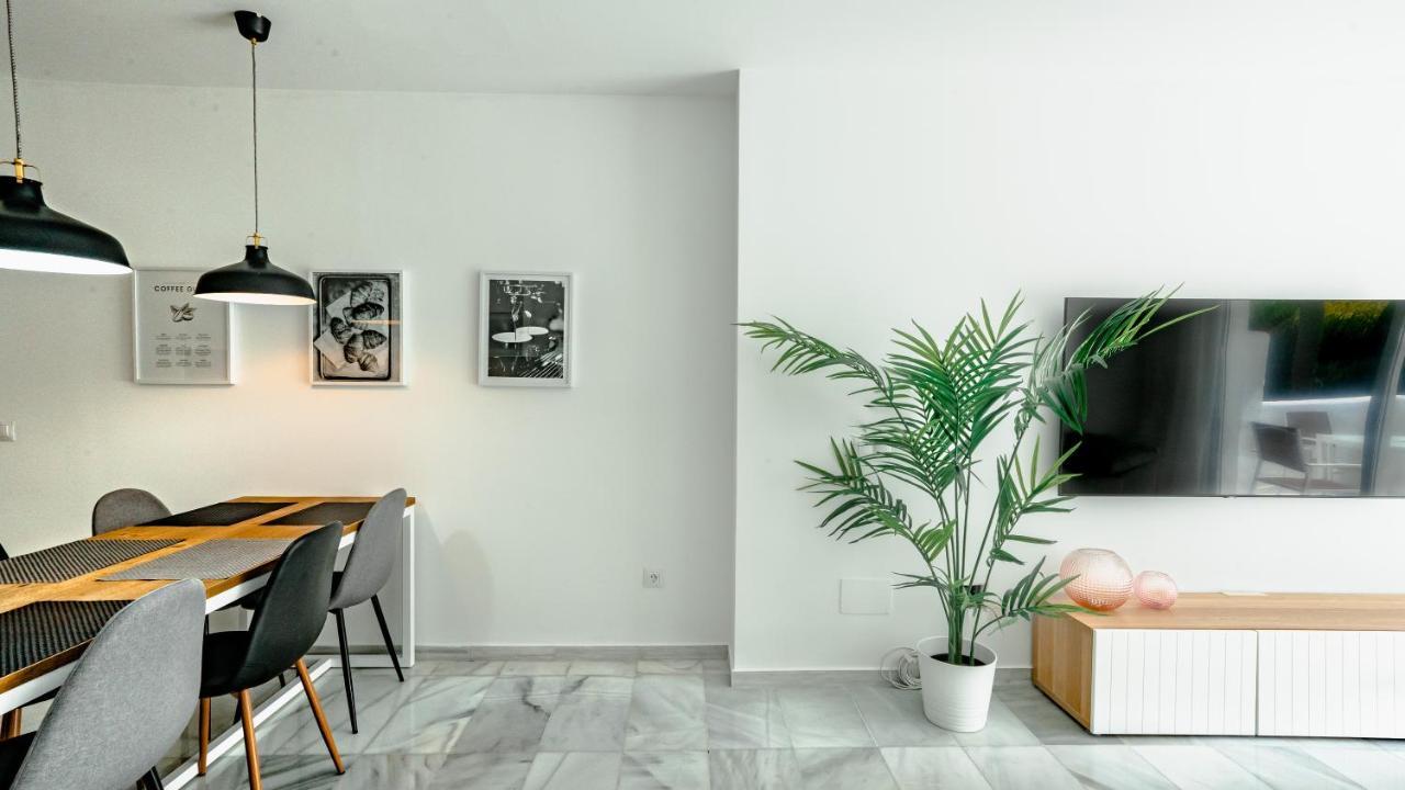 Amazing 2 Bedroom In Jardines Fuentes