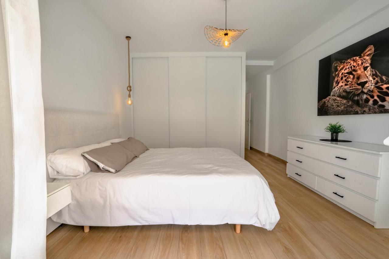 Amazing 2 Bedroom In Jardines Fuentes Appartement